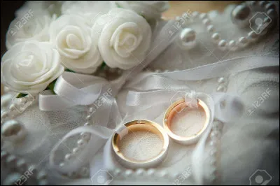 Qu'est-il de coutume de jeter sur les mariés lors de la cérémonie, pour leur porter bonheur ?