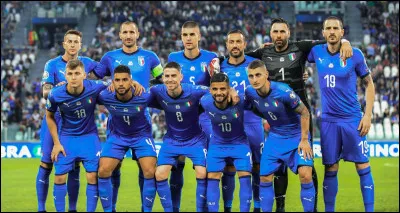 Quel est le surnom de l'équipe d'Italie de football ?