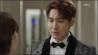 Quand elle rencontre son ex fiancé, Im Woo-shik, lorsqu'elle était encore à l'école, pourquoi était-il connu ?