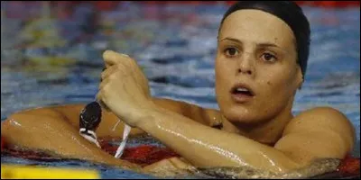Laure Manaudou est une nageuse française pratiquant les 4 nages (brasse, papillon, crawl, dos crawlé) ayant obtenu des résultats nationaux et internationaux dans la quasi-totalité des distances. À quels jeux remporte-t-elle sa première médaille sur 400 m nage libre ?