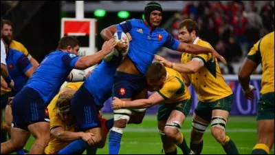 Quel est le le score final que le XV de France de rugby inflige en 2015 à l'Australie au parc des Princes ?
