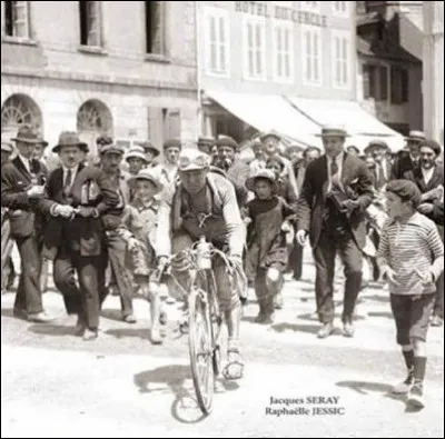 Quel est ce coureur légendaire qui répara son vélo sur le tour de France 1913 ?