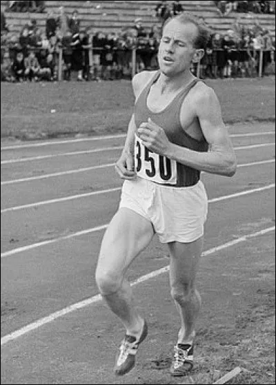 Quel est ce coureur de fond au palmarès impressionnant de 38 participations au 10 000 m sans jamais en perdre un seul de 1948 à 1954 ?