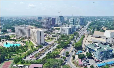 Quelle est cette ville, capitale du Ghana, centre politique, administratif, économique et financier du pays ?