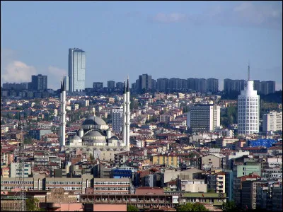 Quelle est cette ville, capitale de la Turquie depuis 1923 par la volonté de Mustafa Kemal Ataturk, centre politique du pays ?