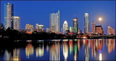 Quelle est cette ville, capitale de l'État du Texas, célèbre pour ses industries de hautes technologies telles qu'Apple, Dell, H.P., Texas instruments ?