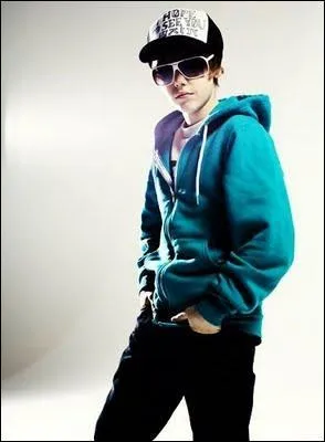 Lequel de ces artistes n'a pas essay de signer Justin ?