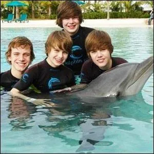 Justin s'est cass la jambe sur la scne de l'un de ses concerts, lequel ?