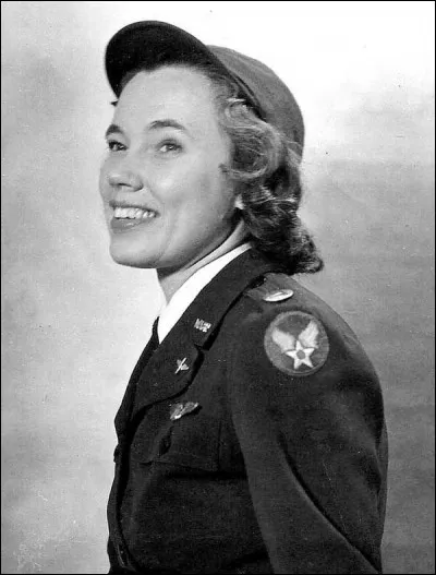 Lieutenant-colonel Marjorie Gray (1912-2006). Marjorie a piloté grand nombre d'avions B25, B26 DC 3 entre autres. Pilote d'avions gros porteurs et bombardiers, elle a effectué son premier vol le...
