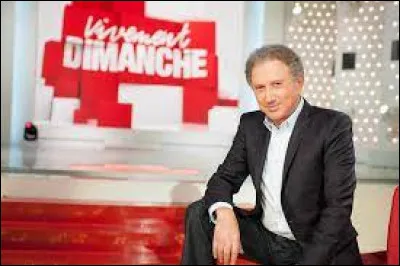 Michel Drucker présente l'émission "Vivement Dimanche" depuis 1998.