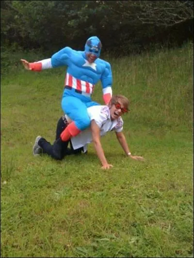 C'est qui qui est dguis ?