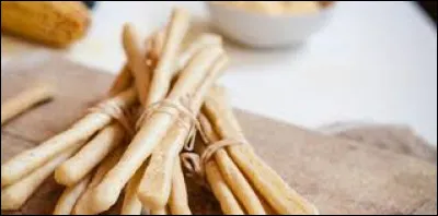 Les gressins sont des petits pains allongés et secs originaires de la région du Piémont.