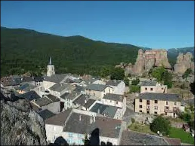 Nous terminons notre balade en Occitanie, à Quérigut. Village de l'arrondissement de Foix, dans la région naturelle du Donezan (ou Donnezan) , il se situe dans le département ...