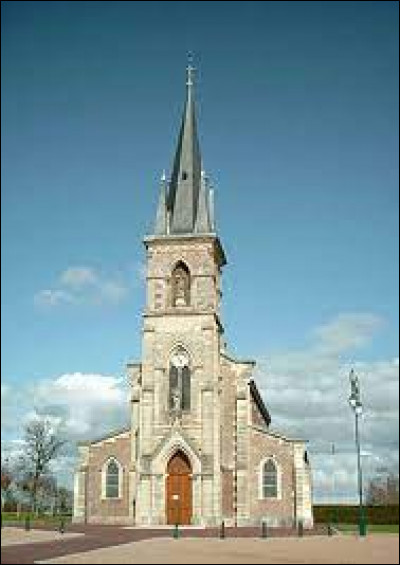 Nous commençons notre balade quotidienne au pied de l'église Saint-Roch, à Beaufai. Village normand, dans l'arrondissement de Mortagne-au-Perche, il se situe dans le département ...