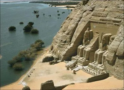 Dans quel pays les temples d'Abou Simbel se trouvent-ils ?