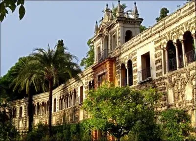 Quel nom portent les palais maures en Espagne ?
