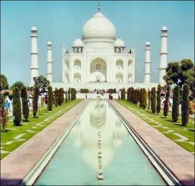 En quoi le Taj Mahal a-t-il t construit ?