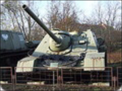 Le SU-85 est un chasseur de chars.