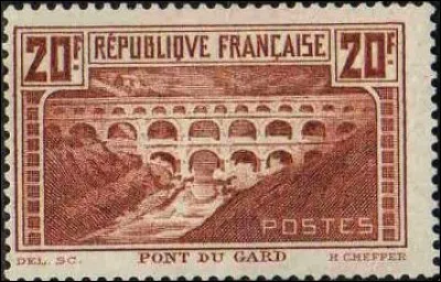 Ce timbre de 1929 est le premier de la série touristique. Quel haut lieu emblématique représente-t-il ?