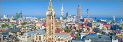 Cette petite république autonome de 2 900 km² et 330 000 habitants, située dans le sud-ouest de la Géorgie, bordée à l'Ouest par la mer Noire et au sud par la frontière avec la Turquie, a été tentée par indépendance mais est restée au sein de la Géorgie. Sa capitale est l'importante ville portuaire de Batoumi.