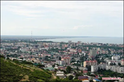 Il s'agit de la principale république de la Ciscaucasie russe, aussi bien pour sa superficie - 50 000 km² - que pour sa population de 3 millions d'habitants. Sa capitale est Makhatchkala.