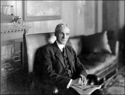 Qui est cette personne qui fonda la marque automobile américaine Ford ?