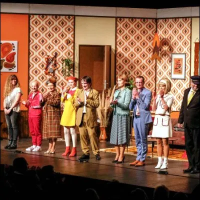 Quelle expression latine a donné son nom à un procédé courant dans le théâtre de boulevard ?