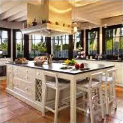 Quel plat typique de la cuisine française a inspiré les Anglais pour surnommer les Français ?