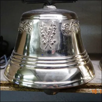 Quel vêtement peut être cloche, fourreau ou gaulle ?