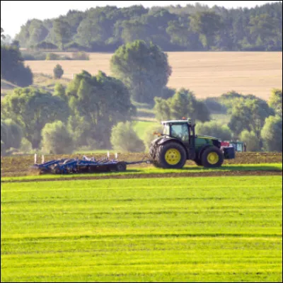Quel sigle désigne une association visant à rapprocher un agriculteur et des consommateurs, inspirée par les teikei japonais ?