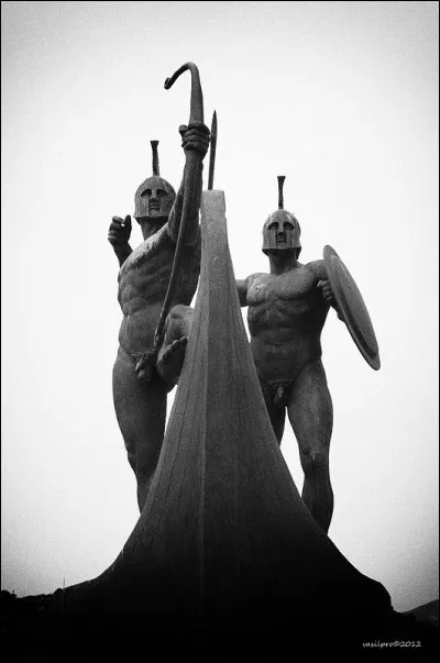 Jumeaux mercenaires excellents combattants, malheureusement l'un d'eux est mortel. lequel ?