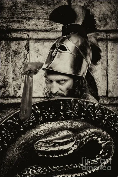 Fils de Zeus, cette divinité s'élance au combat par une véritable folie belliqueuse avide de sang et de carnage. Qui est-il ?