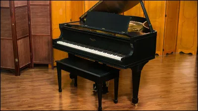 Le piano est un instrument à cordes.