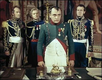 Sacha Guitry lui a confié le rôle titre dans son "Napoléon" de 1955 : quel est cet acteur ?