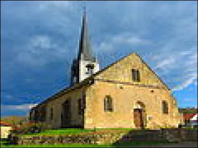 Nous restons dans le Grand-Est, où nous nous trouvons devant l'église Saint-Amand de Louppy-sur-Chée, appartenant aux Hauts-de-Chée. Commune de l'aire d'attraction de Bar-le-Duc, elle se situe dans le département ...