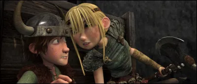 Comment Astrid considère-t-elle Harold, dans le premier film ?