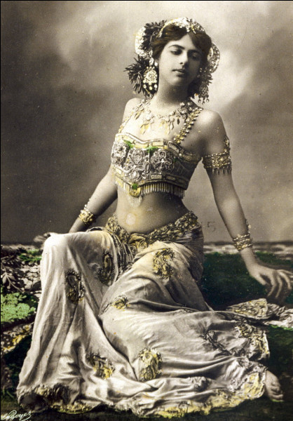 Mata Hari, jouant avec ses charmes de femme fatale, fut une des plus grandes espionnes, pour le compte des services secrets français. D'où était-elle originaire ?