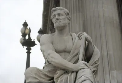 Cet historien est particulièrement célèbre pour ses "Annales" qui couvrent la période des quatre empereurs julio-claudiens qui ont succédé à Auguste et pour "Les Histoires", qui décrivent l'Empire romain de 69 à 96 :