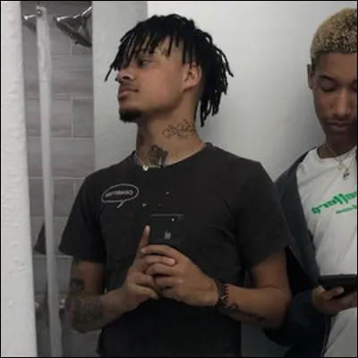 En 2021, il a sorti l'album "Intoxicated" et des collaborations avec Autumn ! comme "Peacoat !" et "Take Control". C'est :