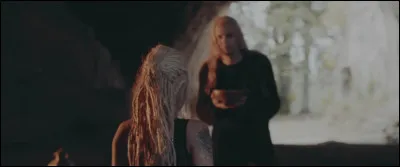 Complétez : 
"In the shadow of the..."