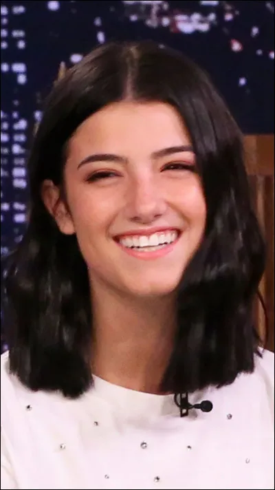 Quel est le nom complet de Charli ?