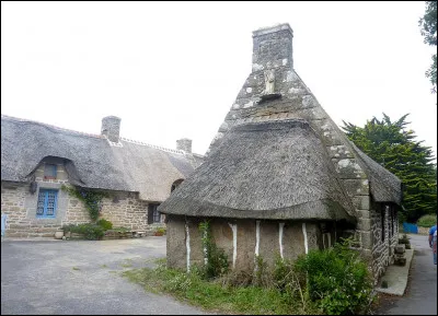 C'est ici, &agrave; Kerasco&euml;t, que vous trouverez les derni&egrave;res chaumi&egrave;res authentiques de Bretagne ! Et en faisant 1,5 km &agrave; pied, vous serez d&eacute;j&agrave; rendu &agrave; la plage de ...