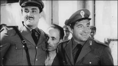 Je joue dans "Les Monstres" et "Parfum de femme".
Mon nom est...