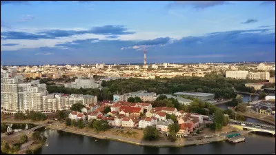 Quelle est cette ville capitale de la Biélorussie, pays indépendant depuis 1991; pôle économique, industriel, financier et culturel du pays ?
