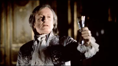 Quel film correspond à ce synopsis : après la défaite de Napoléon à Waterloo, alors que le pays se trouve sans dirigeant, l'ancien ministre des Affaires étrangères et l'ancien ministre de la Police se rencontrent pour discuter de la situation et choisir un nouveau souverain pour la France ?