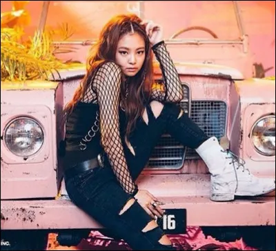 Dans quel clip Jennie prend-elle cette pose ?