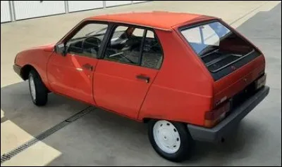 Quelle est cette petite Citroën fondée sur la plate-forme de la Peugeot 104 et lancée dans les années 80 ?