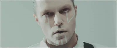 Complétez : 
"Oh no, Loreley
Oh no, Loreley
Cry, Loreley
Cry for Eden, Loreley
Cry, Loreley
Cry for Eden, Loreley
She's starved of light, no..."