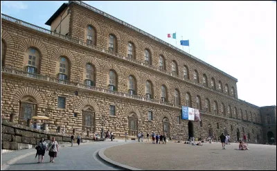 Que est ce palais renaissance de 1458, sis à Florence et racheté par les Médicis, devenu depuis 1919 un musée ?