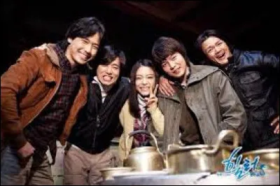 Que faisaient les 5 amis présentés dans cette photo ?